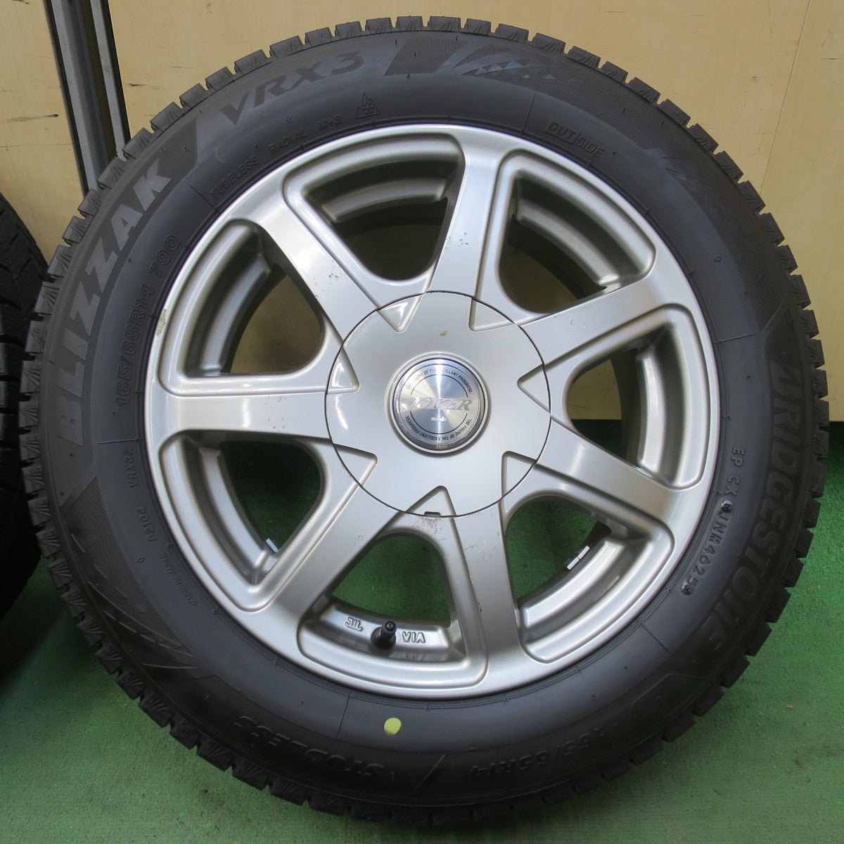 バリ溝！25年！ほぼ10分◎スタッドレス 165/65R14 ブリヂストン ブリザック VRX3 JOKER ジョーカー 14インチ PCD100 114.3/4H マルチ◎6070806イス
