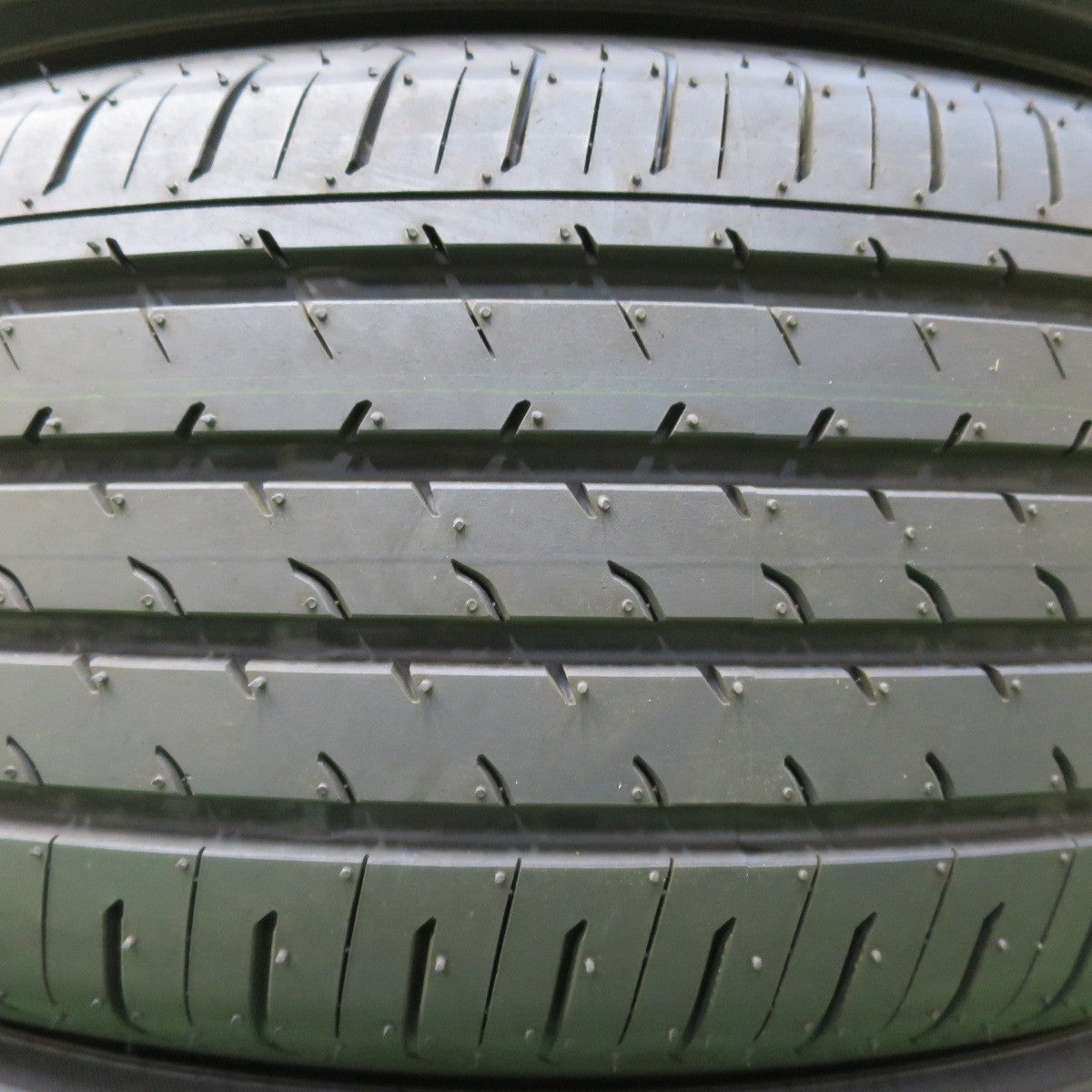 *送料無料* 新車外し！24年★225/60R18 ヨコハマ アドバン V03 タイヤ 18インチ レクサス NX ハリアー アルファード ヴェルファイア 等★4063007イノタ