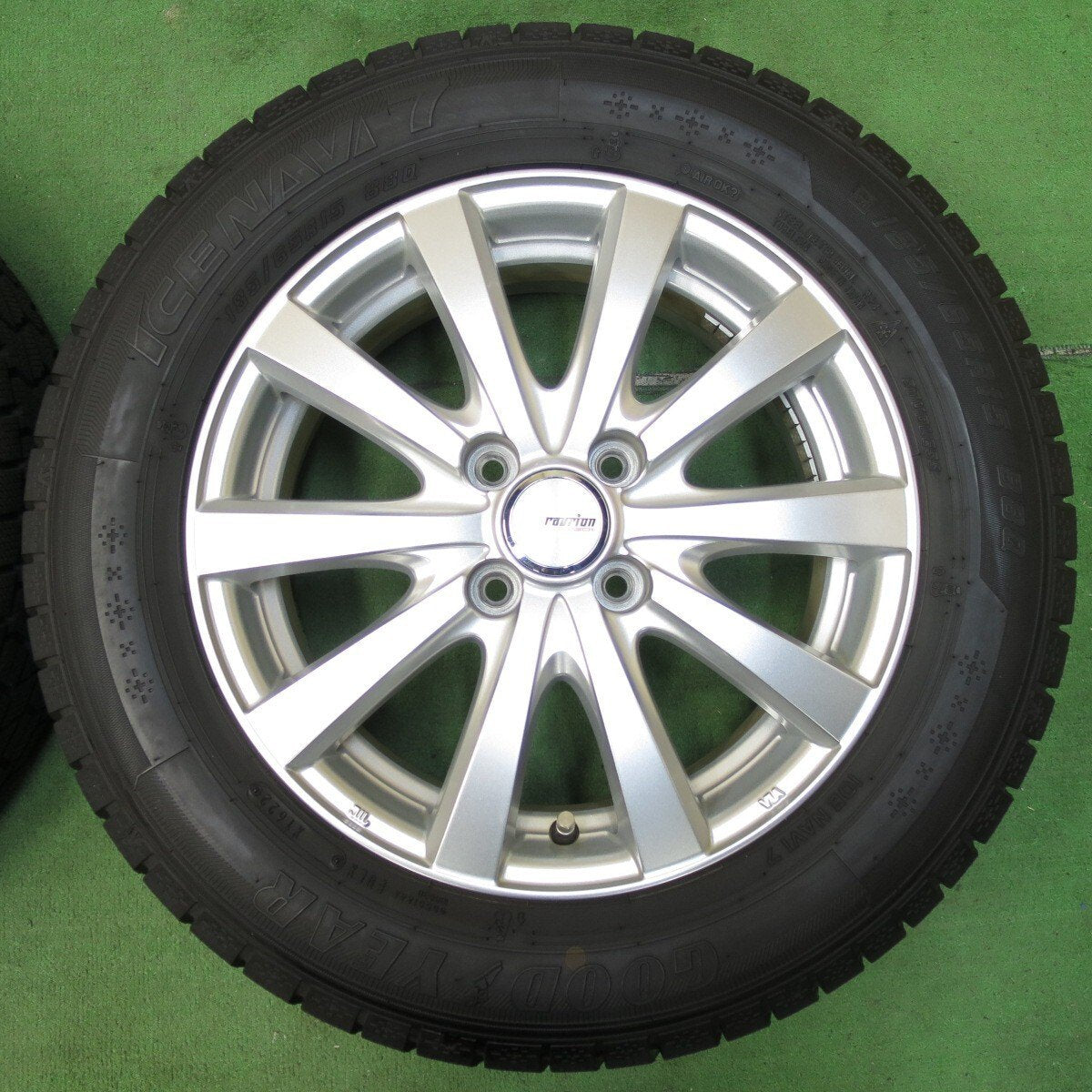 バリ溝！22年！キレイ！9.5分★スタッドレス 185/65R15 グッドイヤー アイスナビ7 ravrion RS01 ラブリオン 15インチ PCD100/4H★4113003イス