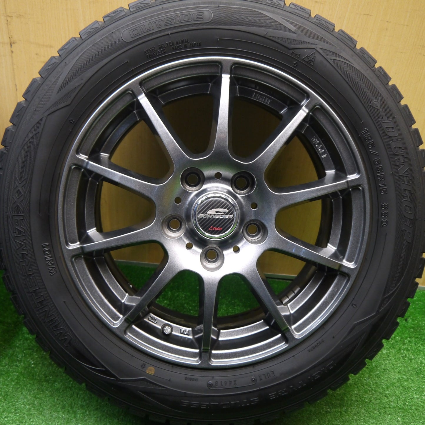 バリ溝！キレイ！8.5分★スタッドレス 185/65R15 ダンロップ ウインターマックス WM01 SCHNEIDER ATECH シュナイダー 15インチ PCD114.3/5H★5112604Hス