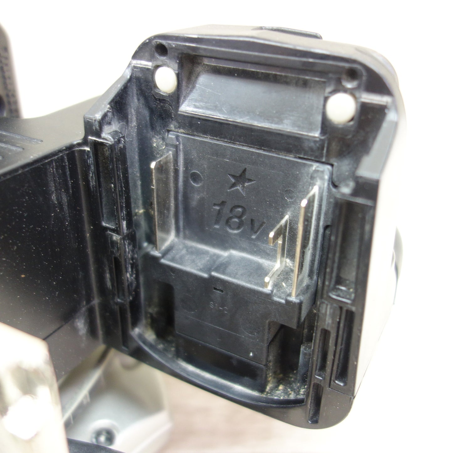 [送料無料] ☆マキタ 125mm 18V 充電式 マルノコ HS471D 本体のみ 丸ノコ 丸のこ 丸鋸 電動 工具☆