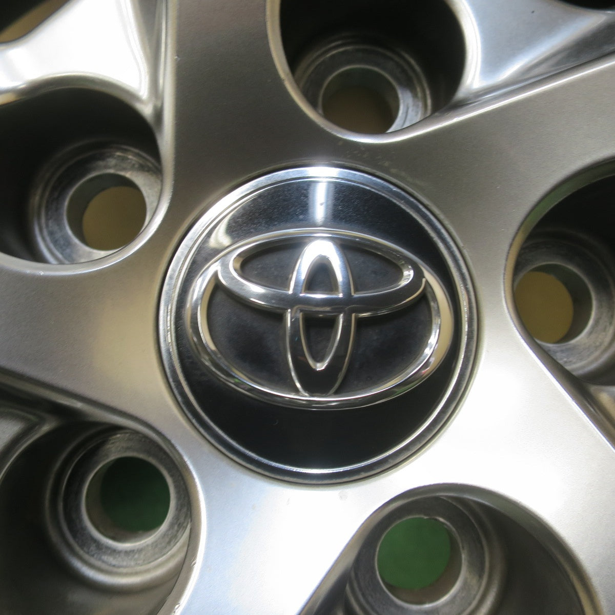 キレイ！24年★トヨタ RAV4 Gグレード 純正 225/60R18 ピレリ POWERGY TM パワジー 18インチ PCD114.3/5H★6032508イノ