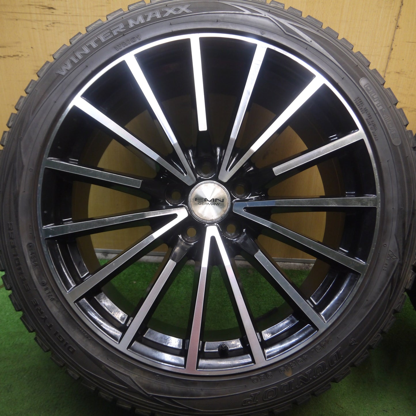 *送料無料* バリ溝！キレイ！9分★ベンツ等 EMN GERMANY 245/45R19 スタッドレス ダンロップ ウインターマックス WM01 PCD112/5H★4072602Hス