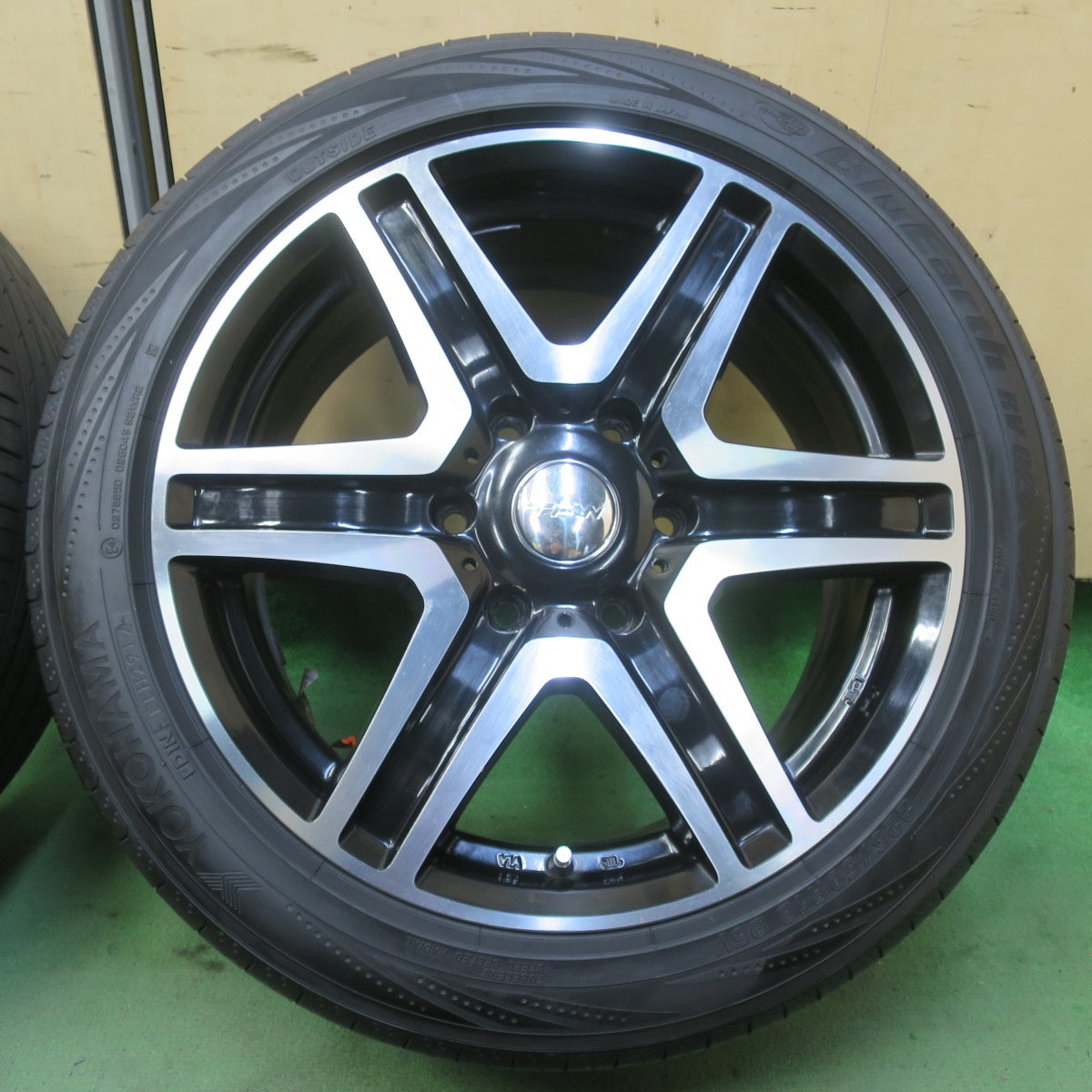 付属品付き！バリ溝！9.5分◎TAW T's FACTORY 225/50R18 ヨコハマ ブルーアース RV-02 ティスファクトリー 18インチ PCD139.7/6H◎6080709イノ