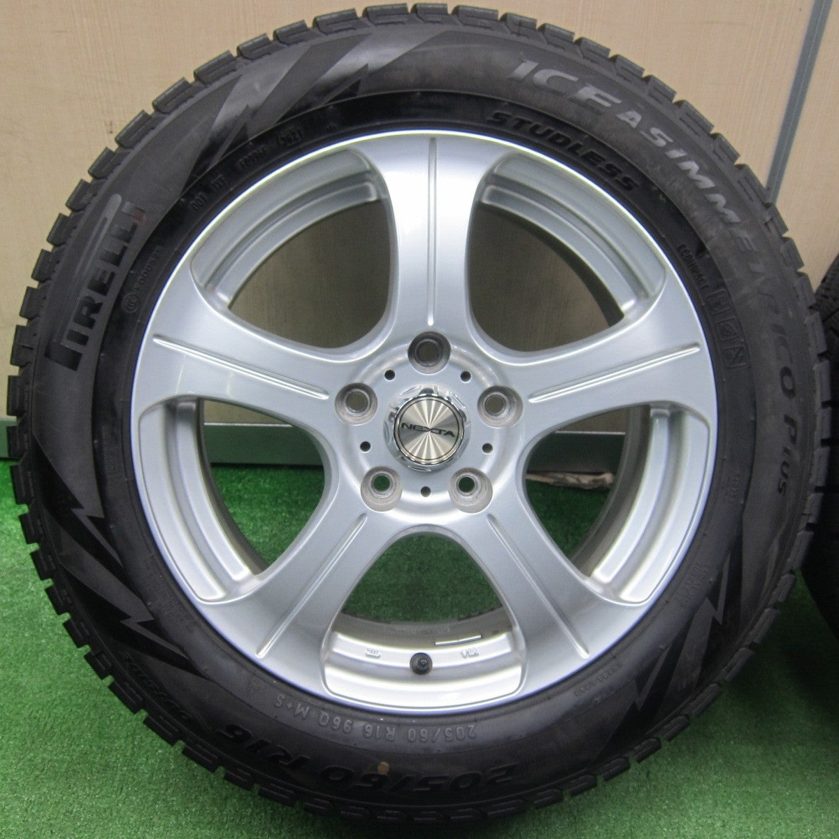 バリ溝！21年！キレイ！8.5分★スタッドレス 205/60R16 ピレリ アイスアシンメトリコ プラス NEXTA ネクスタ 16インチ PCD114.3/5H★4121411TNス
