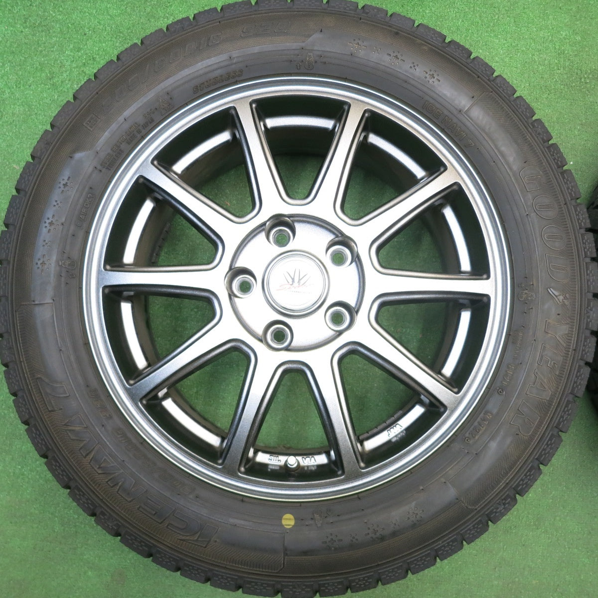 ほぼ未使用！22年！キレイ★LOXARNY SPORT SP10 205/60R16 スタッドレス グッドイヤー アイスナビ7 ロクサーニ スポーツ 16インチ PCD114.3/5H★6012512HAス