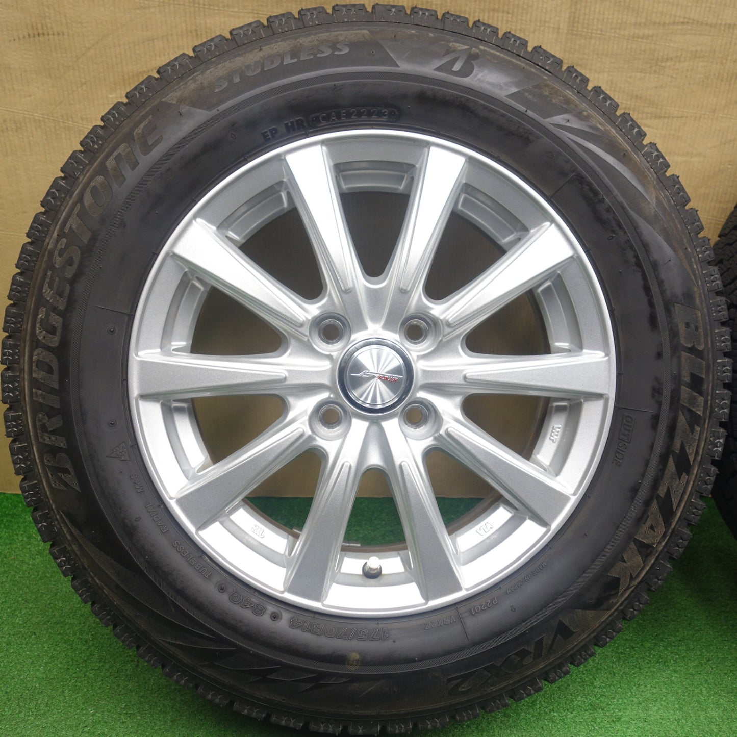 バリ溝！23年！キレイ！ほぼ10分★スタッドレス 175/70R14 ブリヂストン ブリザック VRX2 JOKER ジョーカー 14インチ PCD100/4H★6030603KTス