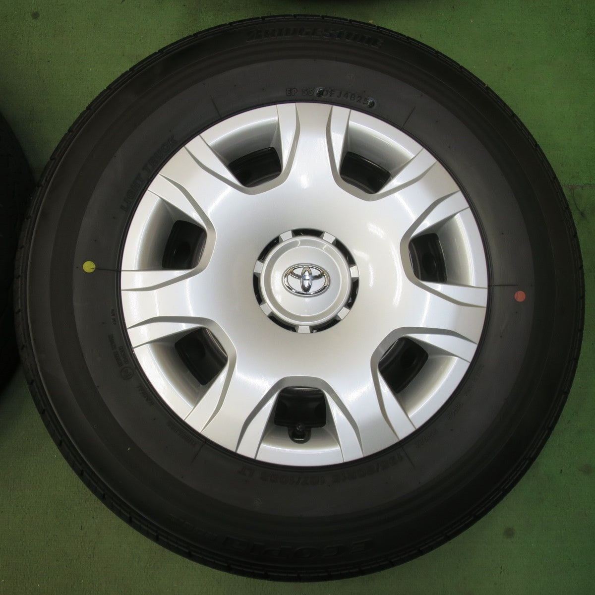 バリ溝！25年！キレイ！9.5分以上★トヨタ 200系 ハイエース 純正 スチール 195/80R15 107/105S ブリヂストン エコピア RD613 15インチ PCD139.7/6H★6043006イノ