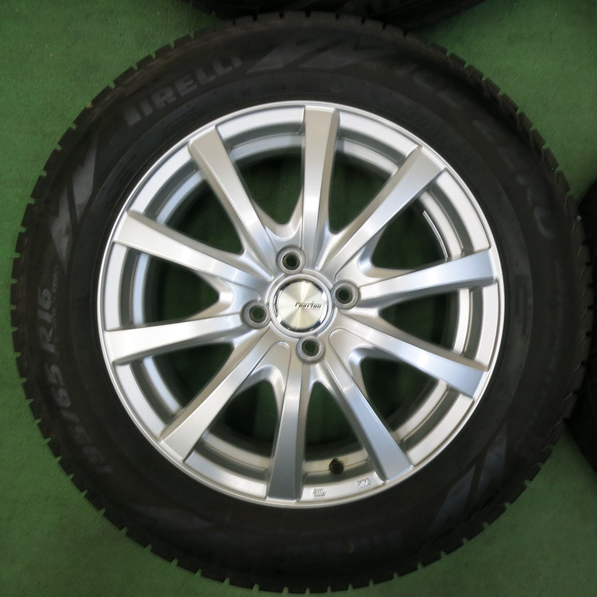 [送料無料] バリ溝！22年！キレイ！9.5分以上★スタッドレス 195/65R16 ピレリ アイスゼロ アシンメトリコ ravrion RS01 ラブリオン 16インチ PCD100/4H★4120602SYス