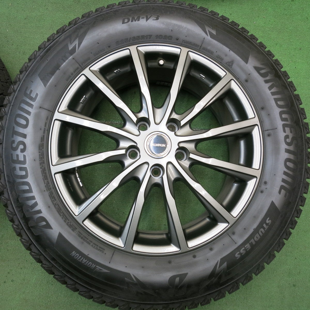 バリ溝！22年！キレイ！9.5分★スタッドレス 225/65R17 ブリヂストン ブリザック DM-V3 BALMINUM バルミナ 17インチ PCD114.3/5H★5081001HAス