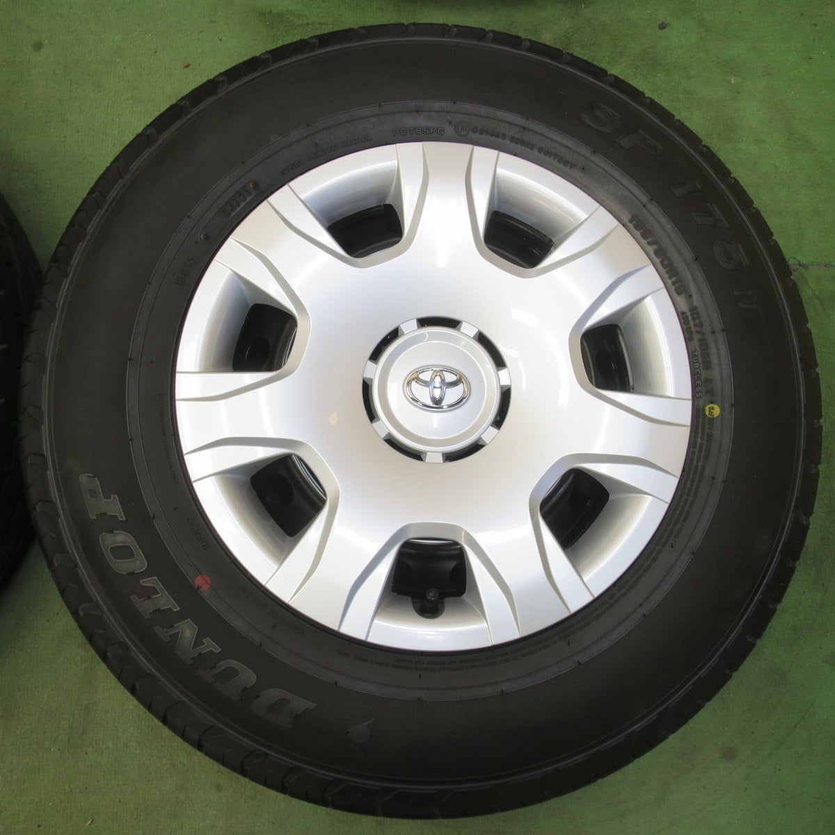 新車外し★トヨタ 200系 ハイエース 純正 スチール 195/80R15 107/105N ダンロップ SP175N 15インチ PCD139.7/6H★6050515イノ