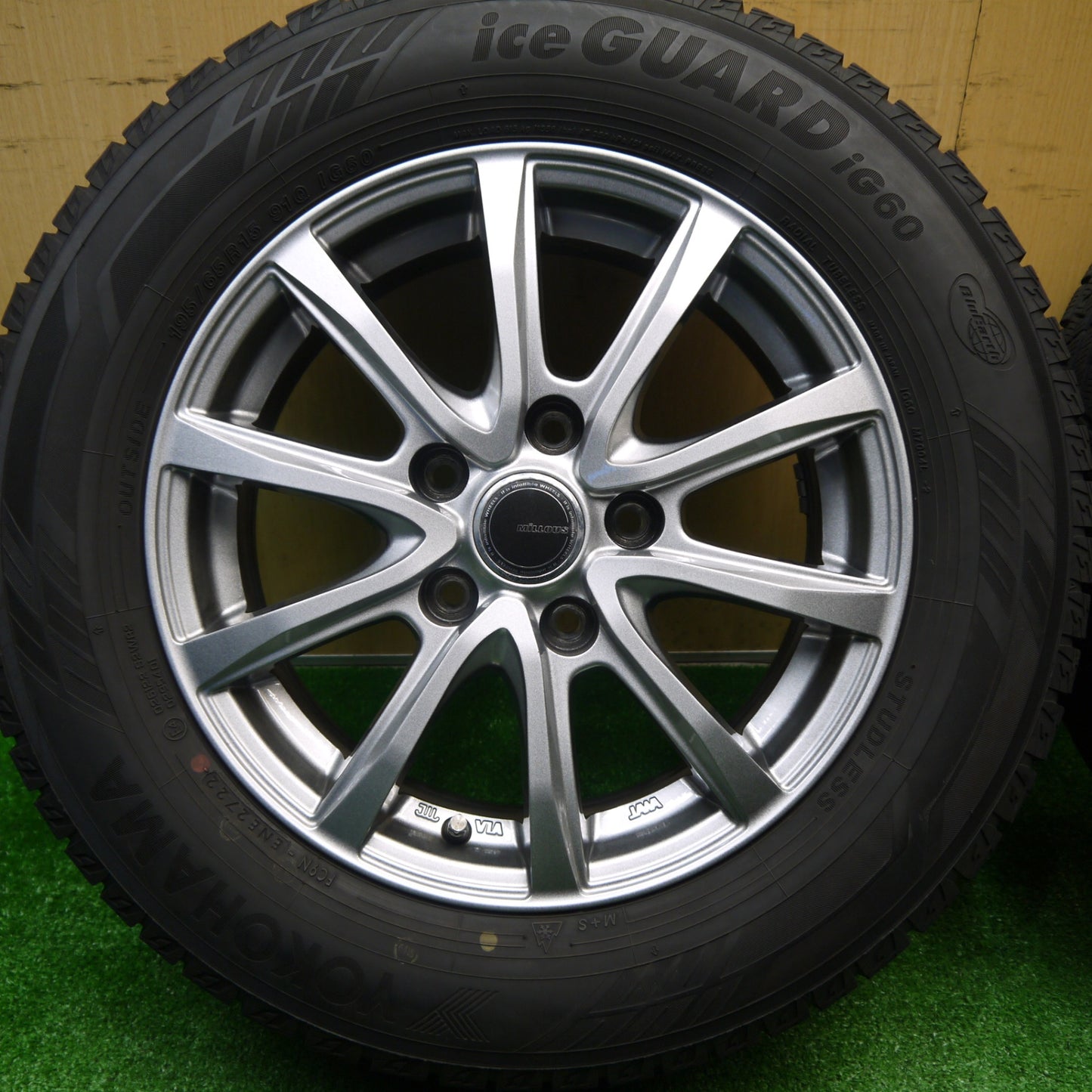 バリ溝！22年！キレイ！8.5分★スタッドレス 195/65R15 ヨコハマ アイスガード iG60 MiLLOUS ミルアス 15インチ PCD114.3/5H★5102805Hス