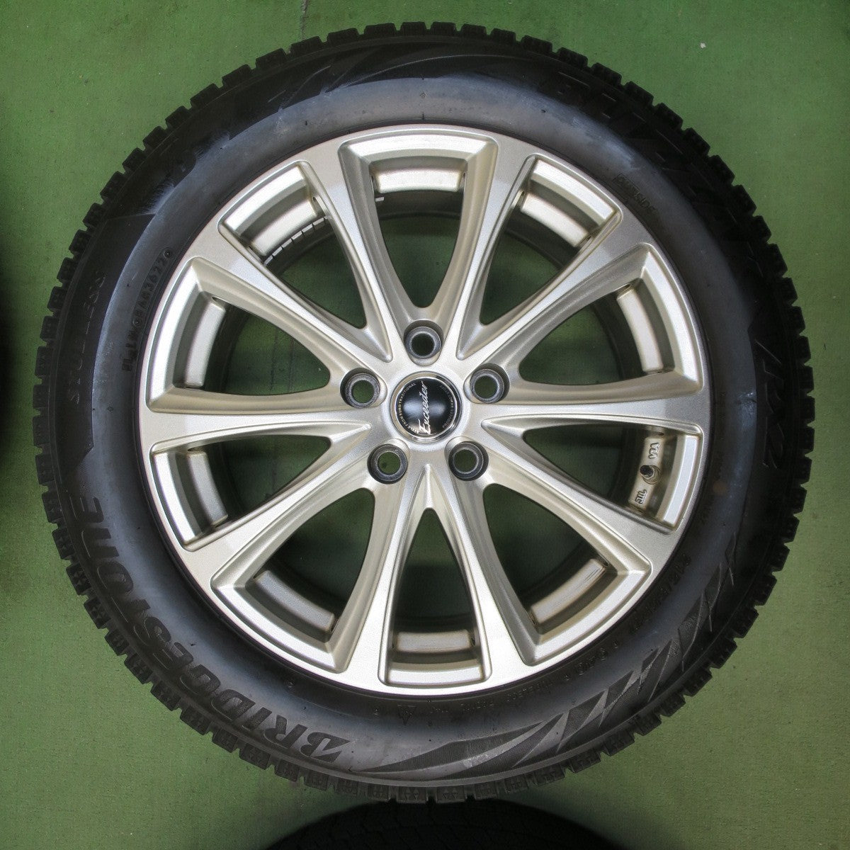 バリ溝！22年！キレイ！8.5分★スタッドレス 215/55R17 ブリヂストン ブリザック VRX2 Exceeder エクシーダー 17インチ PCD114.3/5H★5111201TTス