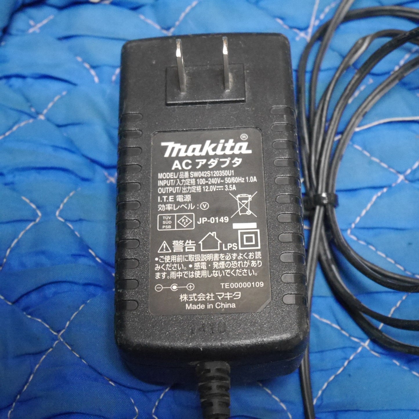 [送料無料] ☆マキタ 充電式 産業扇 CF300D 羽根径 330mm 扇風機 現場 作業 用 makita 本体のみ☆