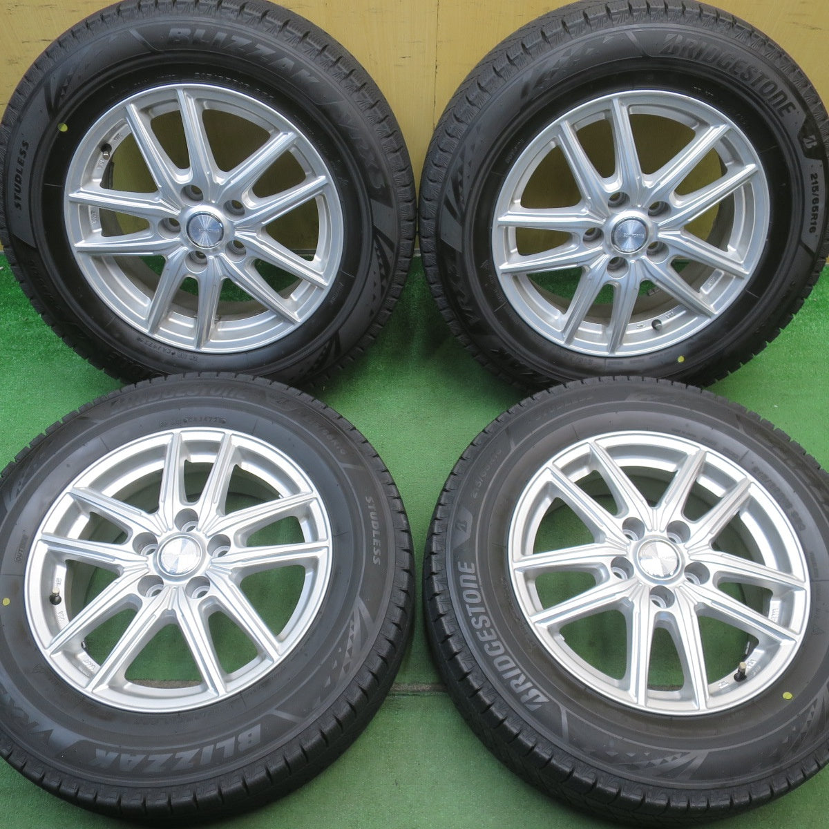 バリ溝！25年！キレイ！ほぼ10分◎スタッドレス 215/65R16 ブリヂストン ブリザック VRX3 ECO FORME SE-20 エコフォルム 16インチ PCD114.3/5H◎6071801NJス
