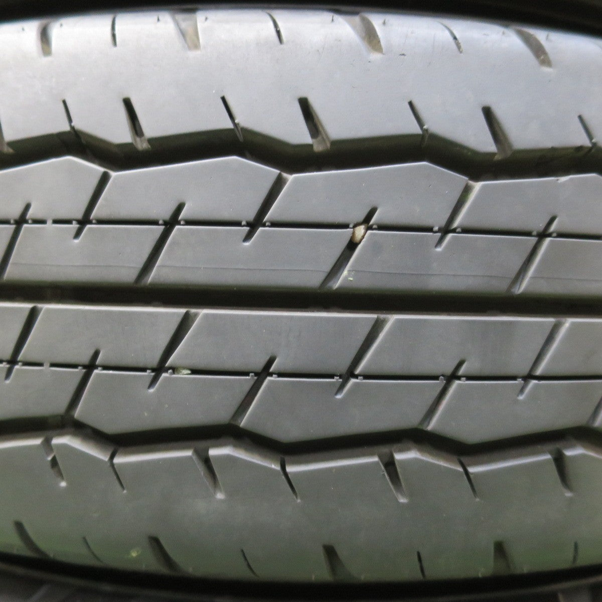 バリ溝！25年！9.5分★195/80R15 107/105S ダンロップ SP175N タイヤ 15インチ ハイエース キャラバン 等★5112212イノタ