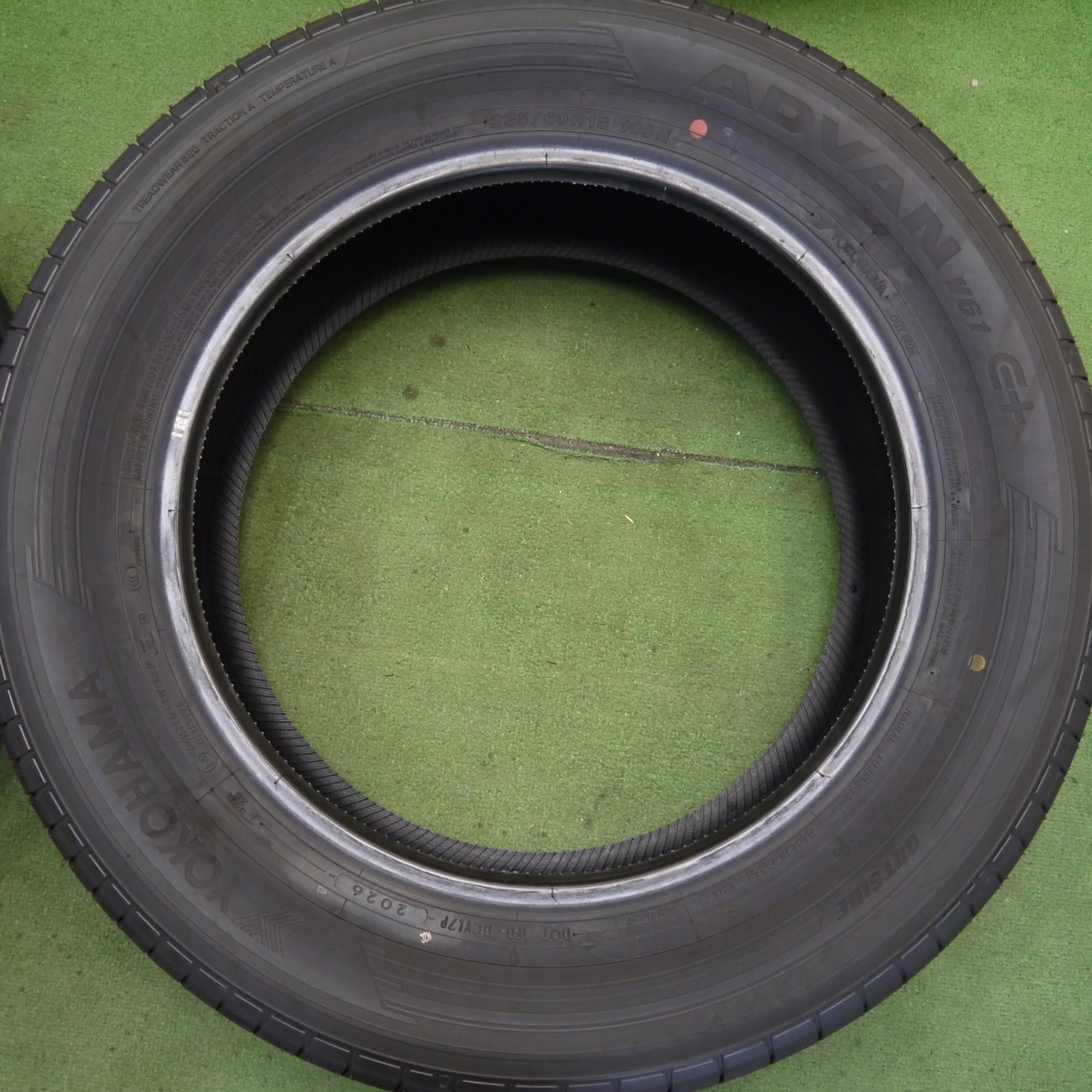 新車外し！26年★235/60R18 ヨコハマ アドバン V61 E+ タイヤ 18インチ bZ4X レクサス NX RX ハリアー RAV4 等★6070509Hノタ