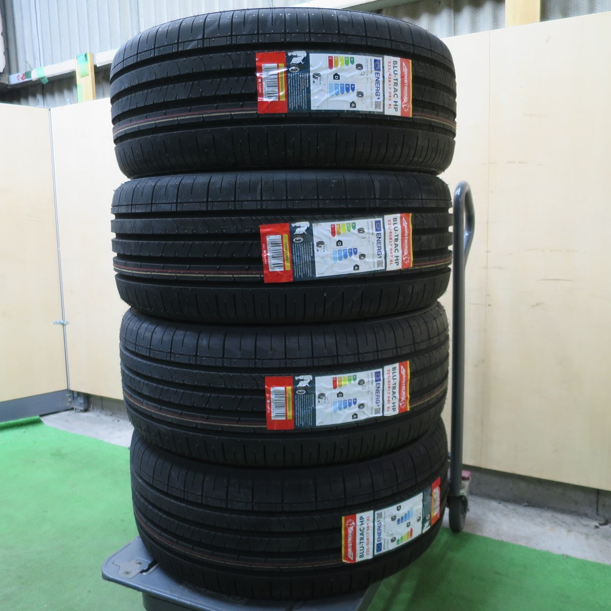 未使用！25年★225/45R17 アームストロング BLU-TRAC HP タイヤ 17インチ カローラ スポーツ ブレイド マーク2 アコード フォレスター 等★6041801NGノタ