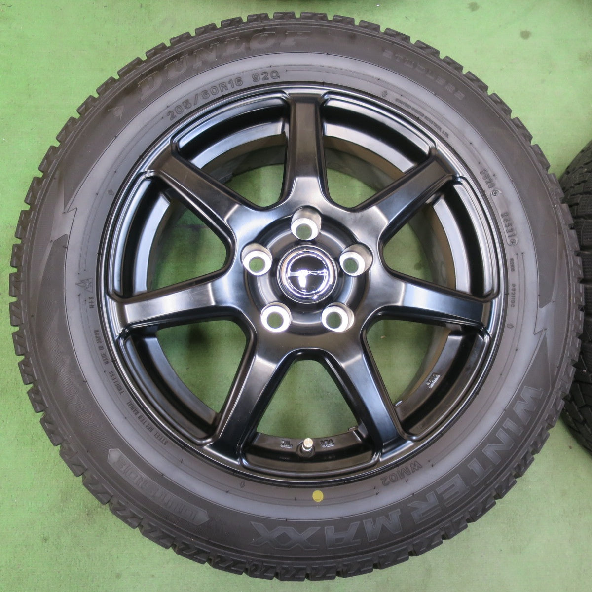 バリ溝！キレイ！ほぼ10分★スタッドレス 205/60R16 ダンロップ ウインターマックス WM02 PRD 社外 アルミ 16インチ PCD114.3/5H★5123110イス
