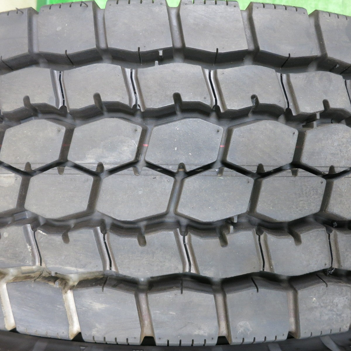 [送料無料] ほぼ未使用！24年★トラック タイヤ 245/70R19.5 136/134J ブリヂストン M888 ミックス オールシーズン 19.5インチ★4101601HAノタ