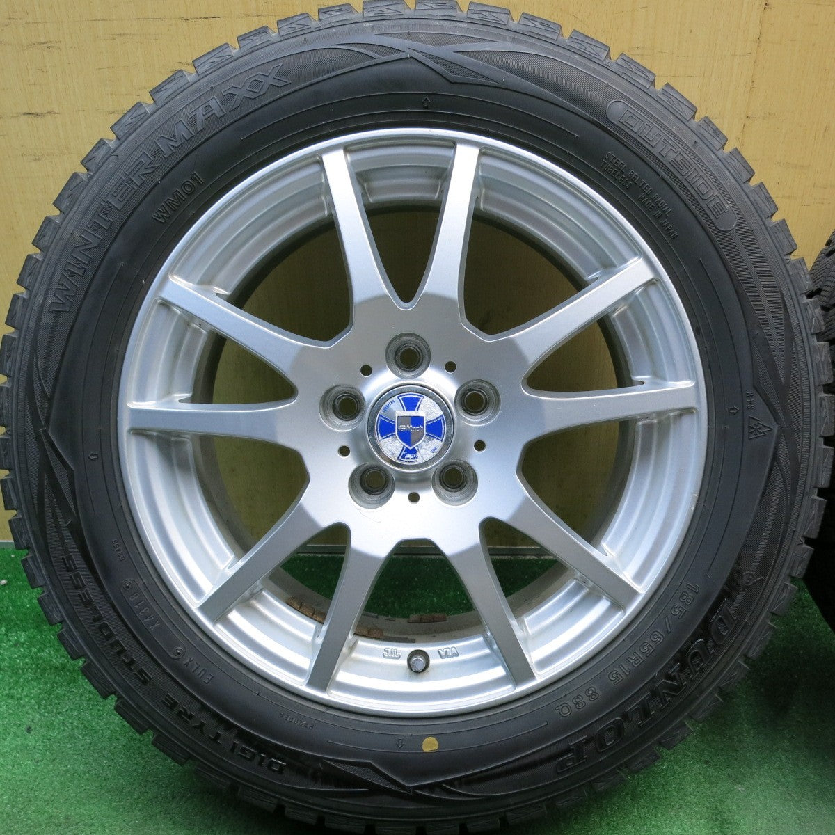 バリ溝！9.5分◎シエンタ 等 185/65R15 スタッドレス ダンロップ ウインターマックス WM01 GMach 15インチ PCD100/5H◎6061304HAス