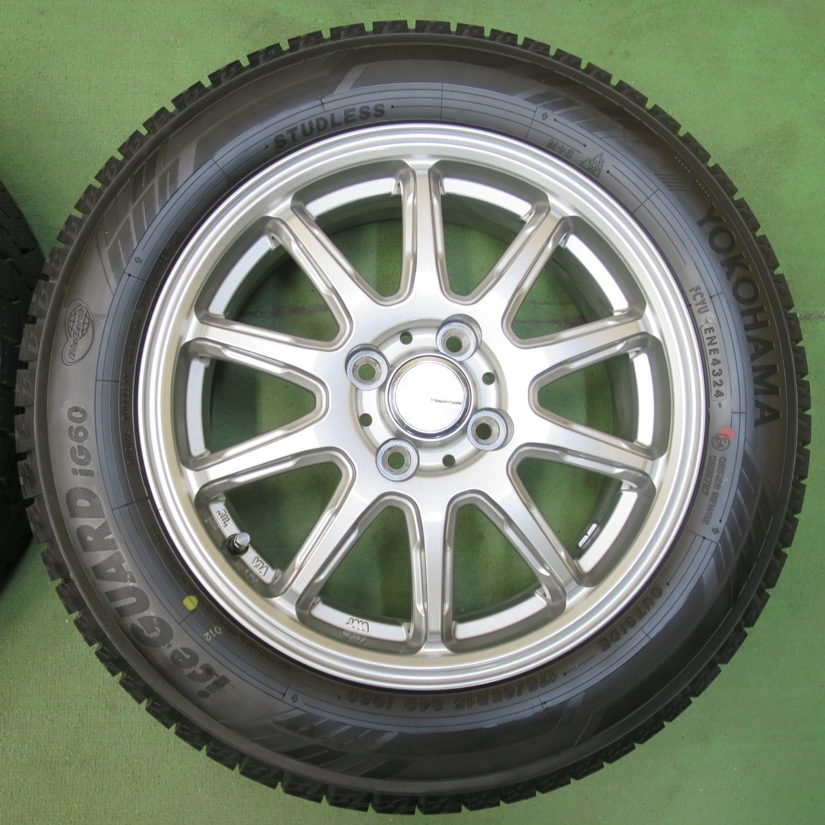 バリ溝！24年！キレイ！ほぼ10分★スタッドレス 175/65R15 ヨコハマ アイスガード iG60 VEMOTION Vエモーション 15インチ PCD100/4H★5110505イス
