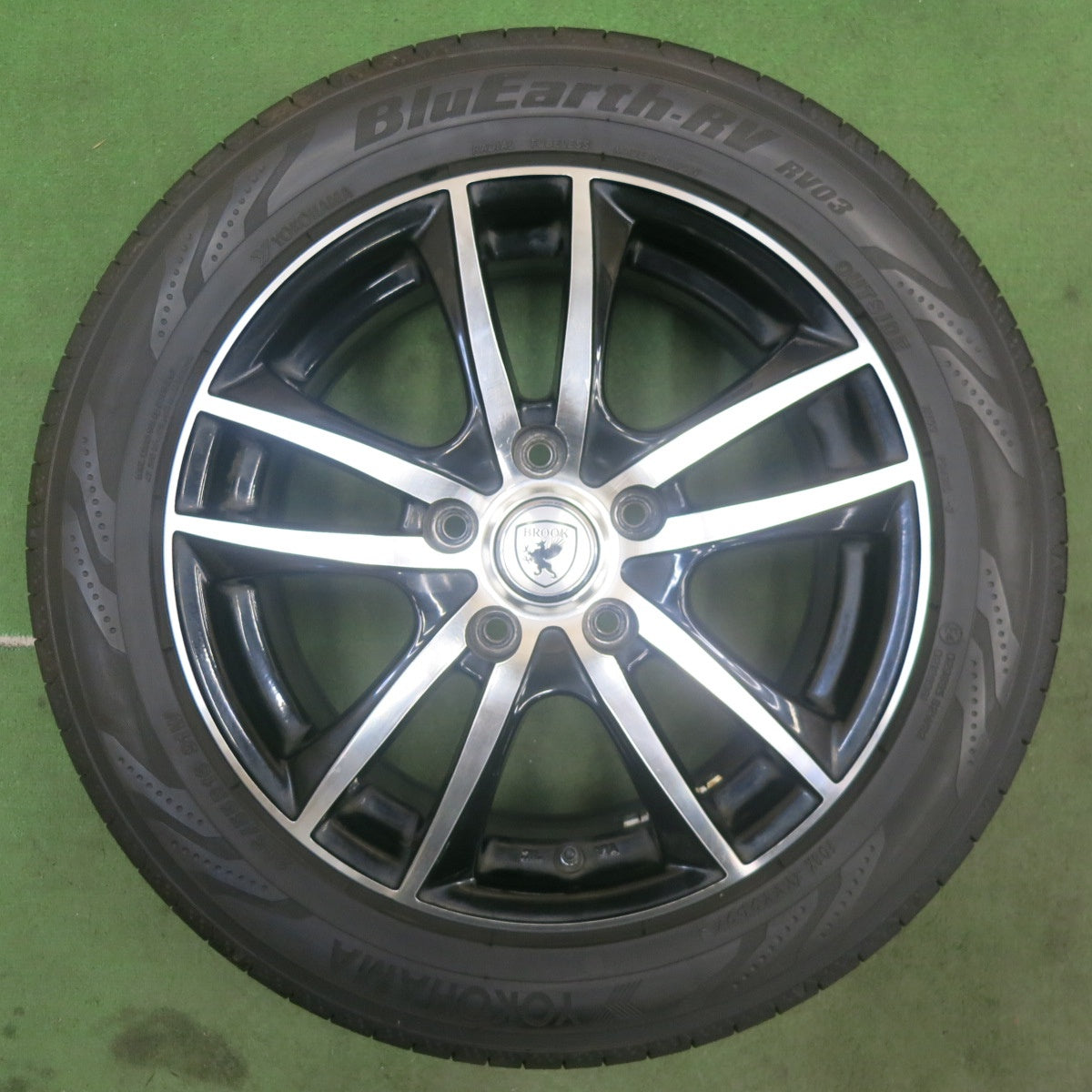 バリ溝！24年！9.5分★205/55R16 ヨコハマ BluEarth-RV RV03 BROOK ブルック ブルーアース 16インチ PCD114.3/5H★6052602SKノ