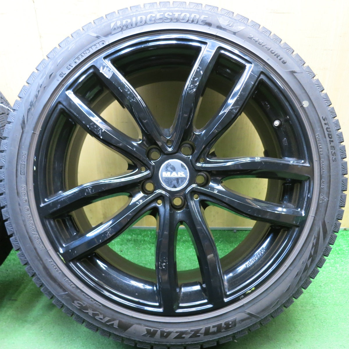バリ溝！9.5分◎BMW 等 MAK FAHR 245/40R19 スタッドレス ブリヂストン ブリザック VRX3 ファー 19インチ PCD112/5H◎6080903HAス