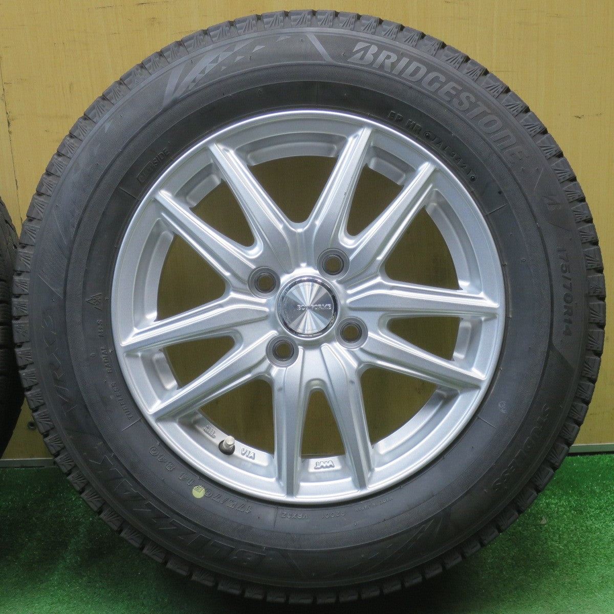 バリ溝！キレイ！8.5分★スタッドレス 175/70R14 ブリヂストン ブリザック VRX3 ECO FORME SE-20 エコフォルム 14インチ PCD100/4H★6042103NJス