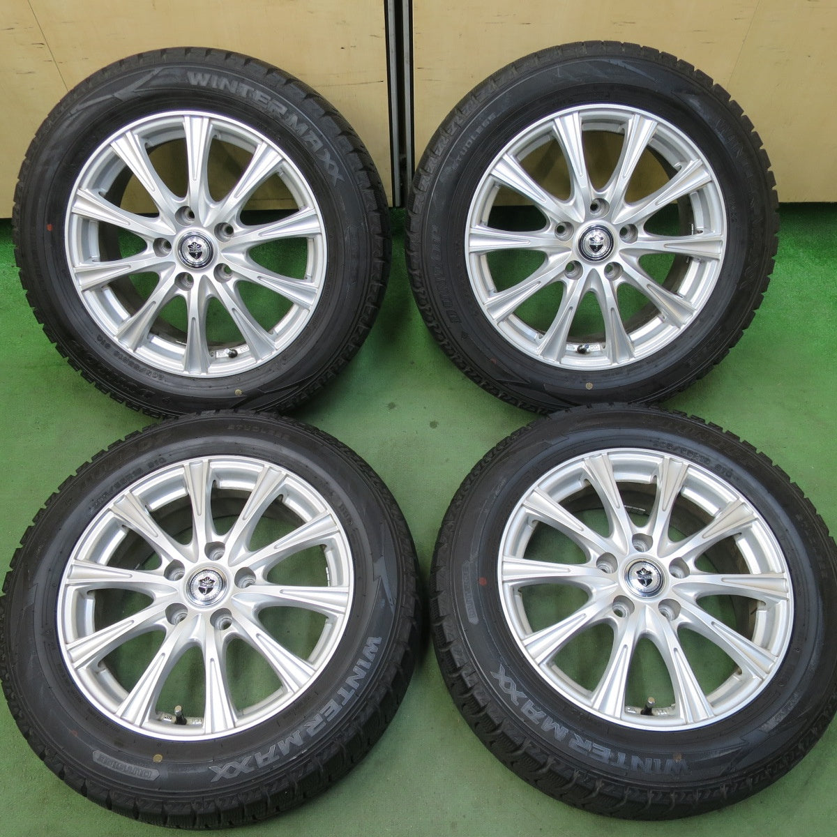 バリ溝！キレイ！9.5分★スタッドレス 205/55R16 ダンロップ ウインターマックス WM02 JOKER ジョーカー 16インチ PCD114.3/5H★5122603TTス