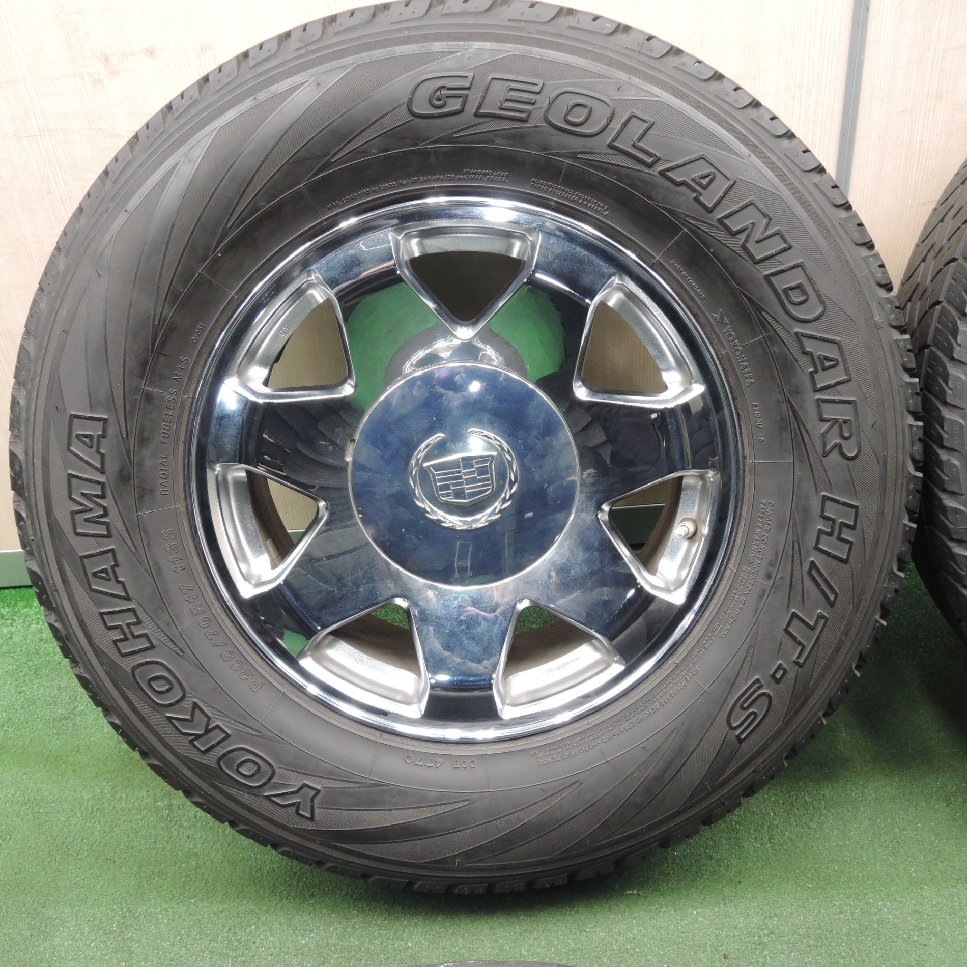 送料無料* 4本価格☆キャデラック エスカレード 純正 265/70R17