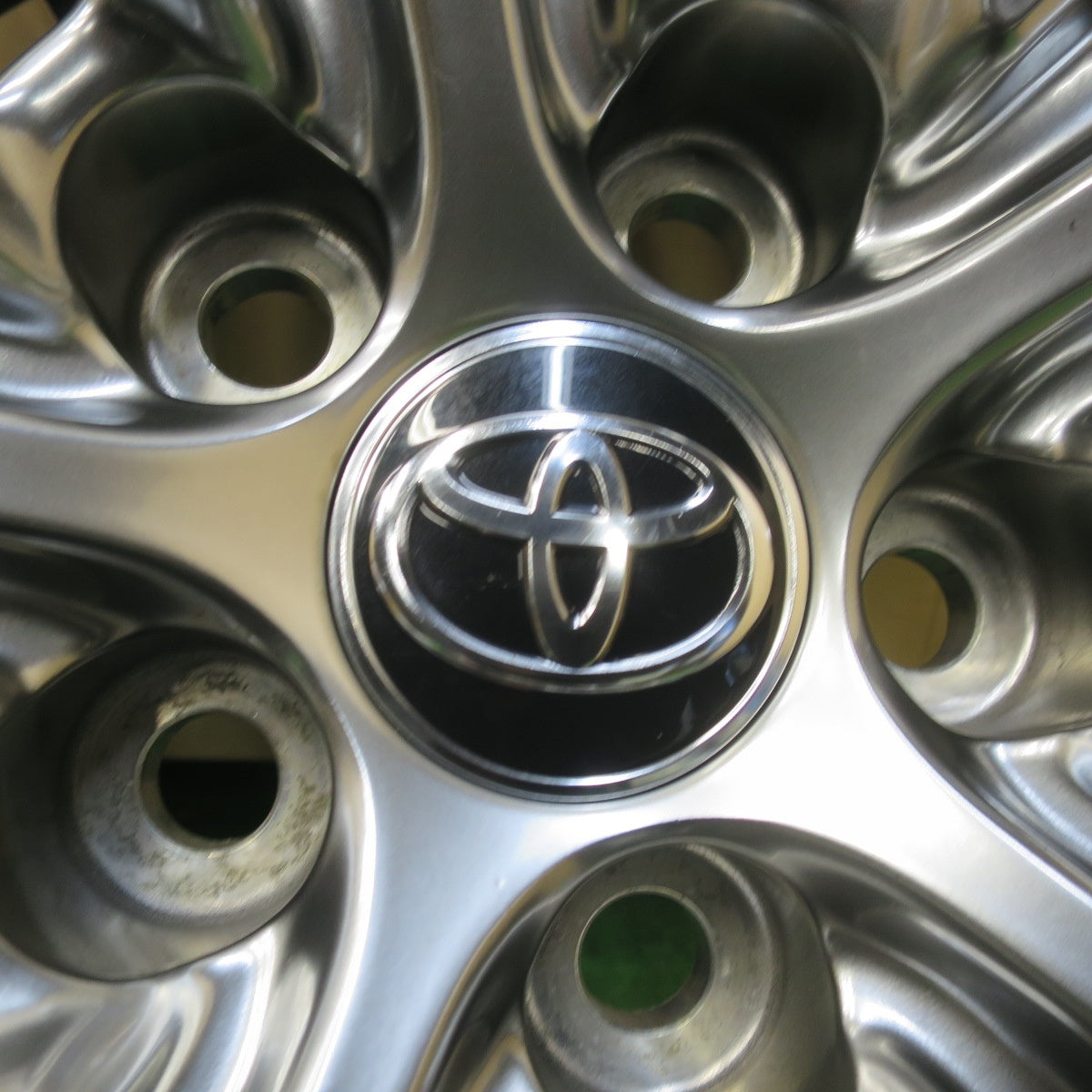 バリ溝！23年！キレイ！ほぼ10分★トヨタ 80系 ハリアー 純正 225/55R19 スタッドレス ヨコハマ アイスガード G075 19インチ PCD114.3/5H★5102710イス