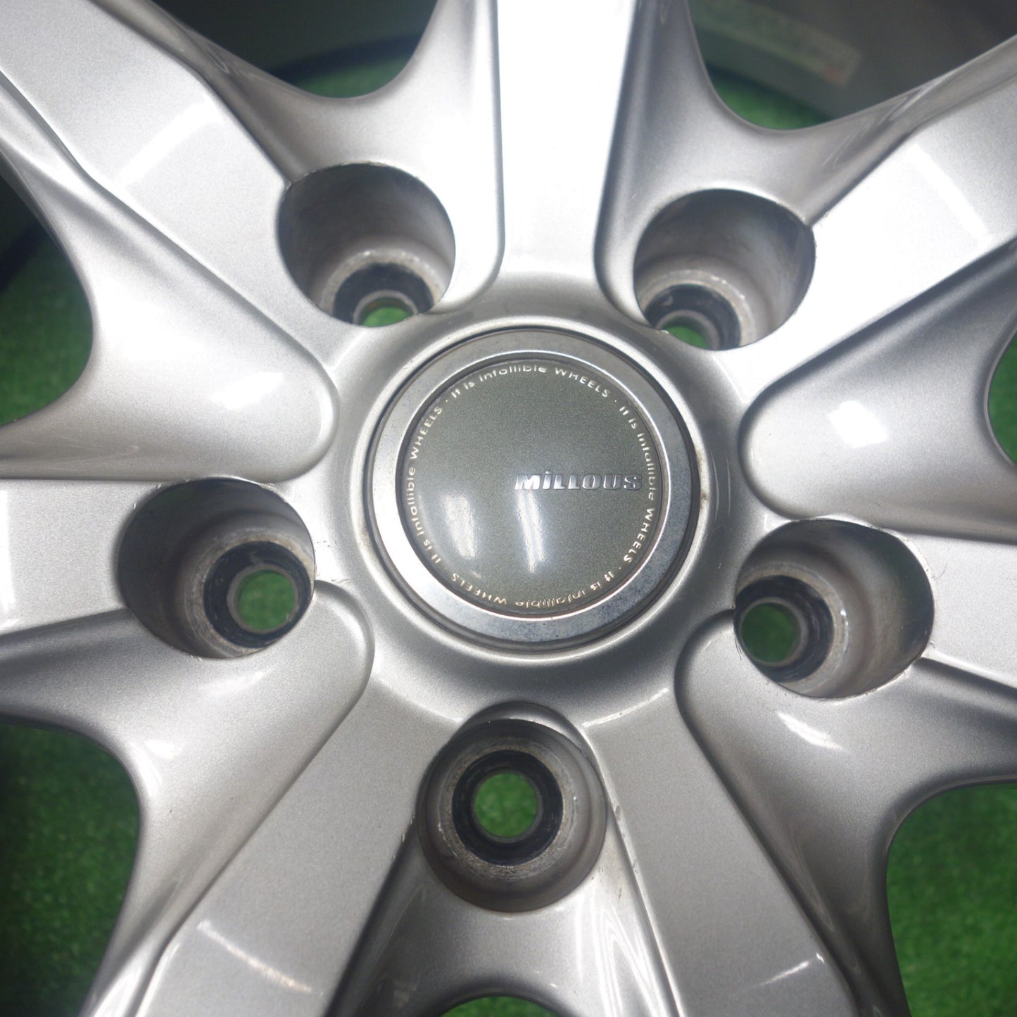 バリ溝！22年！キレイ！9.5分★スタッドレス 225/65R17 ヨコハマ アイスガード G075 MiLLOUS Ki ミルアス 17インチ PCD114.3/5H★6021403KTス