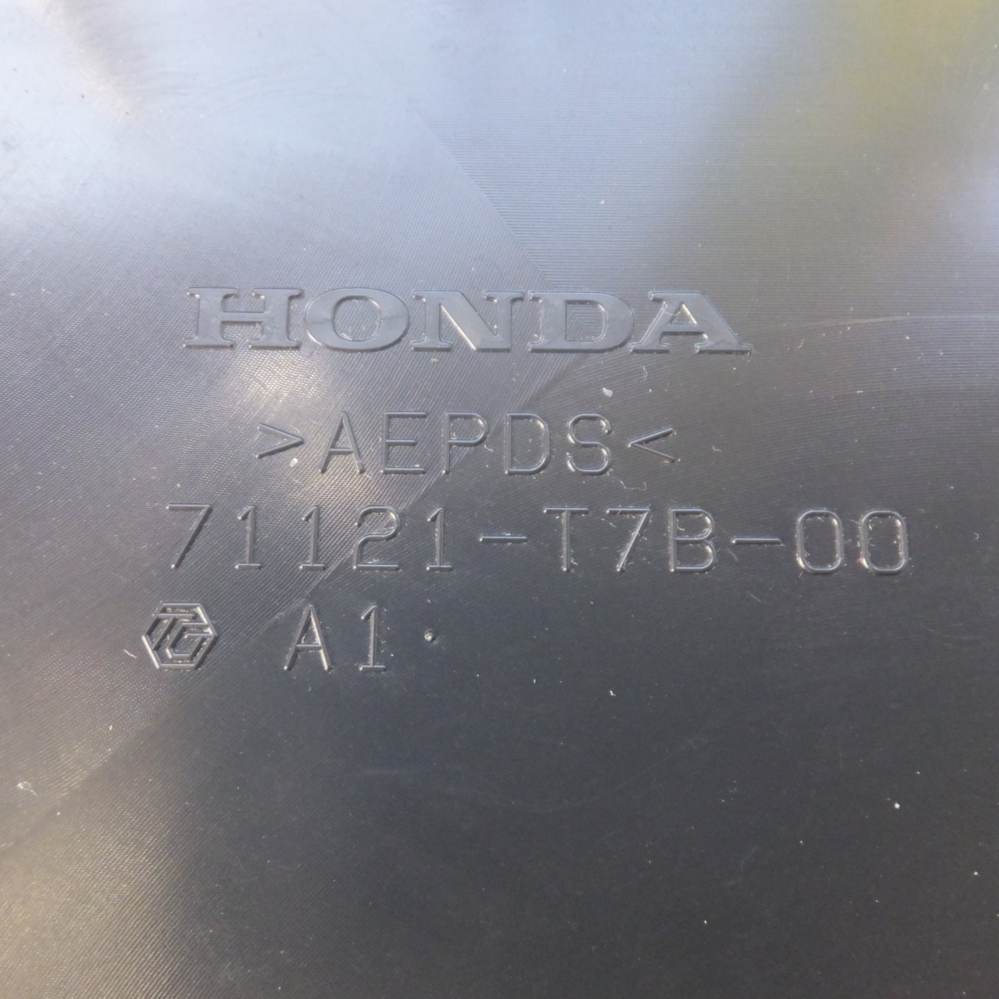 [送料無料] 岐阜発★ホンダ HONDA 純正 ヴェゼル RU系 前期 フロントグリル 71121-T7B-00 ラジエーターグリル★