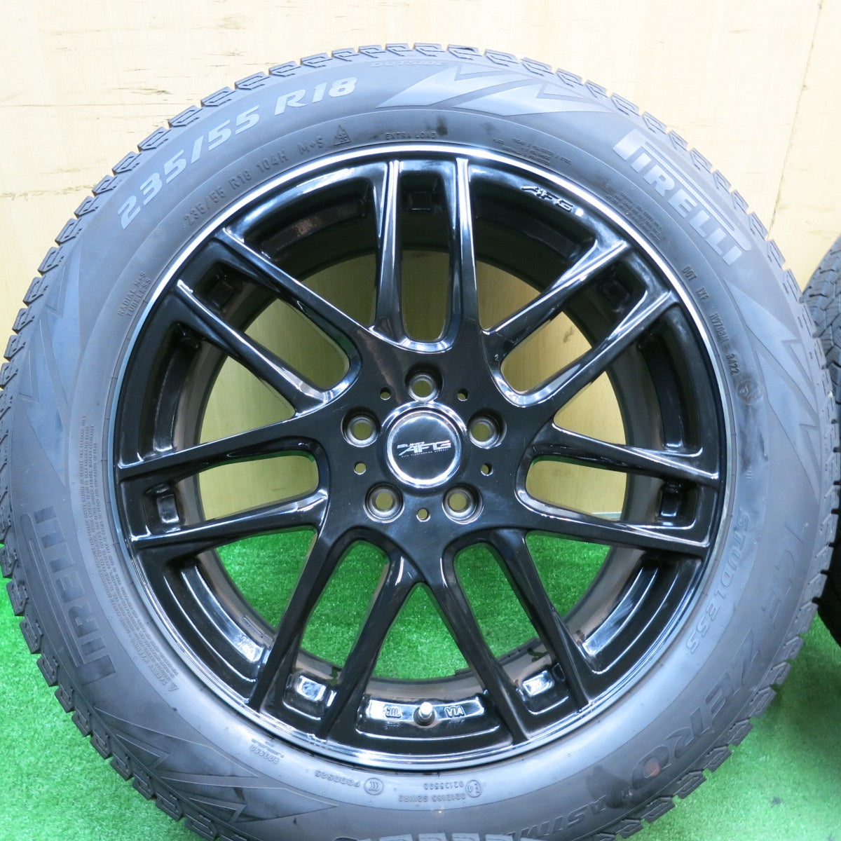 バリ溝！22年！キレイ！9分★ボルボ 等 EURO AFG 235/55R18 スタッドレス ピレリ アイスゼロ アシンメトリコ 18インチ PCD108/5H★5051204AKス