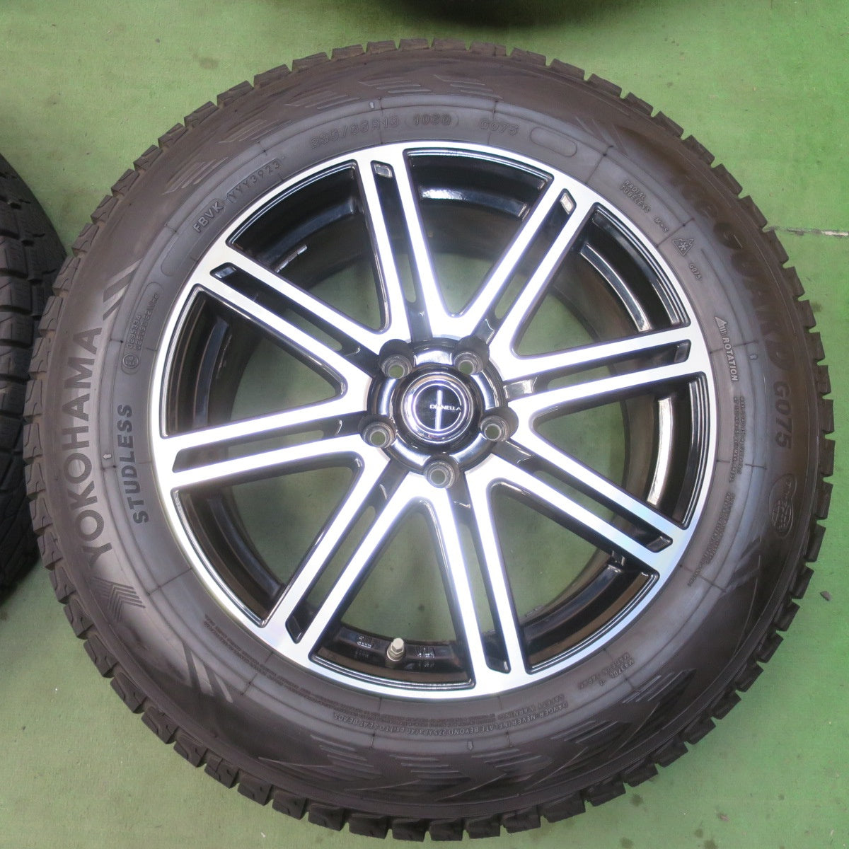 センサー付！バリ溝！23年！キレイ！9.5分★レクサス RX 等 235/65R18 スタッドレス ヨコハマ アイスガード G075 DIANELLA ディアネラ 18インチ PCD114.3/5H★6033015イス