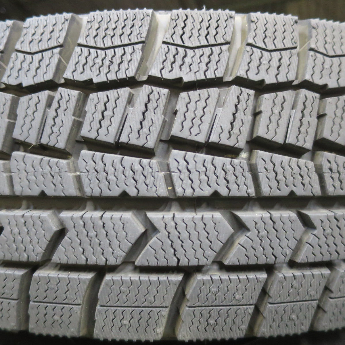 [送料無料] バリ溝！キレイ！9.5分以上★スタッドレス 175/70R14 ダンロップ ウインターマックス WM02 FINAL SPEED MiD ファイナルスピード PCD100/4H★4112004イス