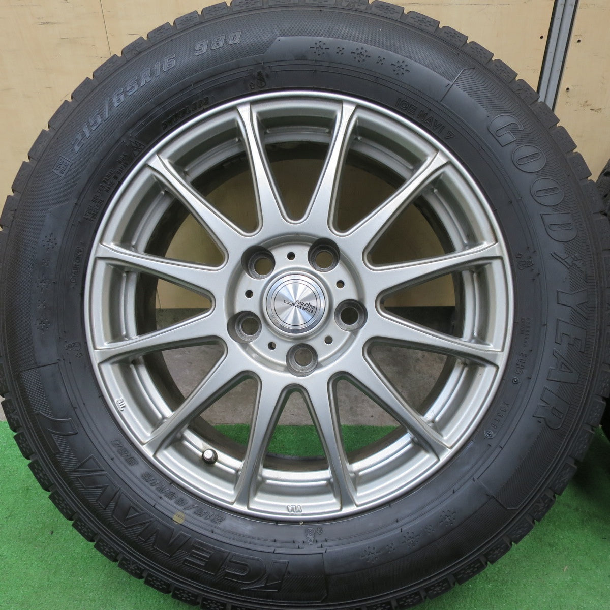 バリ溝！キレイ！9分★スタッドレス 215/65R16 グッドイヤー アイスナビ7 ravrion LUMIERE ラブリオン 16インチ PCD114.3/5H★5052801TTス