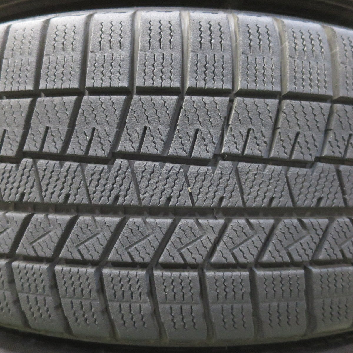 バリ溝！キレイ！9分◎40系 アルファード 等 225/60R18 スタッドレス ダンロップ ウインターマックス 03 Lefinada レフィナーダ 18インチ PCD120/5H◎6070901イス