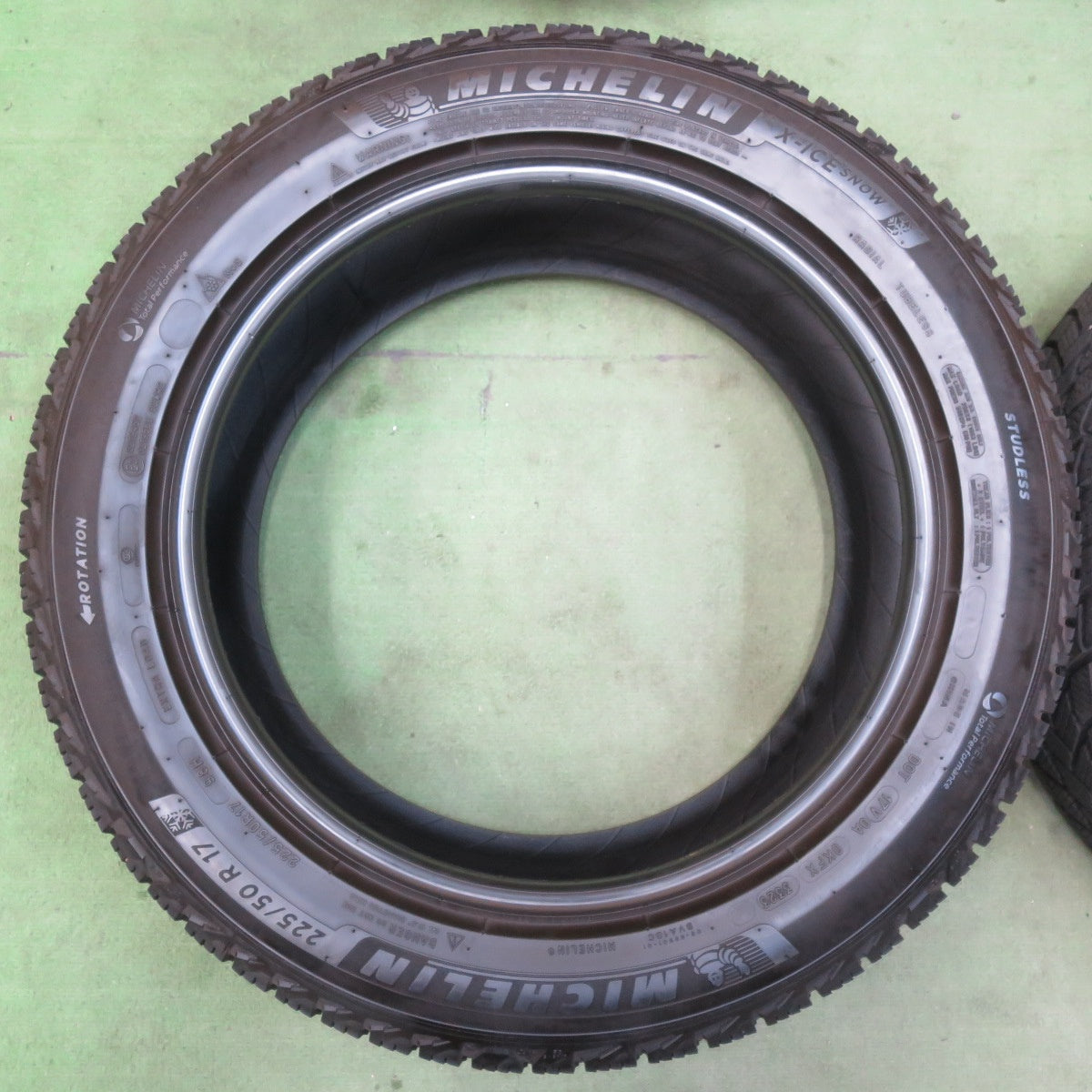 バリ溝！23年！9.5分★スタッドレス 225/50R17 ミシュラン X-ICE SNOW 17インチ アウディ A4 A5 ベンツ Cクラス BMW 3 4 シリーズ カムリ 等★5122611イスタ