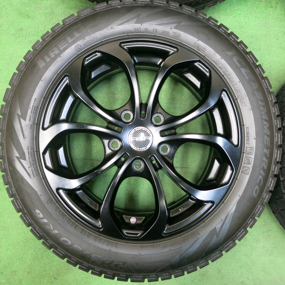[送料無料] バリ溝！キレイ！9.5分★MINI ミニ 等 AGA Movius モビウス 205/60R16 スタッドレス ピレリ アイスアシンメトリコ 16インチ PCD120/5H★4111902SYス