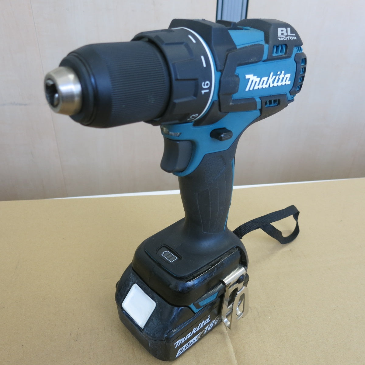 [送料無料] バッテリー2個！キレイ◆マキタ 充電式 ドライバ ドリル DF480D RTX 電動 工具 18V 防滴 防塵 防じん Makita◆