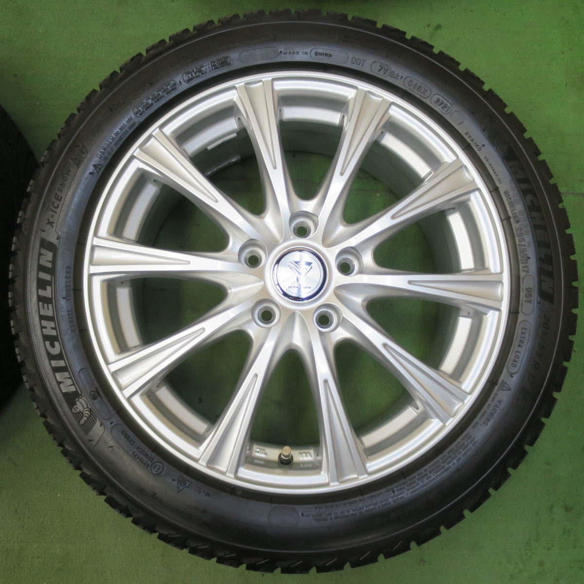 未使用！21年★スタッドレス 205/55R17 ミシュラン X-ICE SNOW STAYER ステイヤー 17インチ PCD114.3/5H★5101505イス