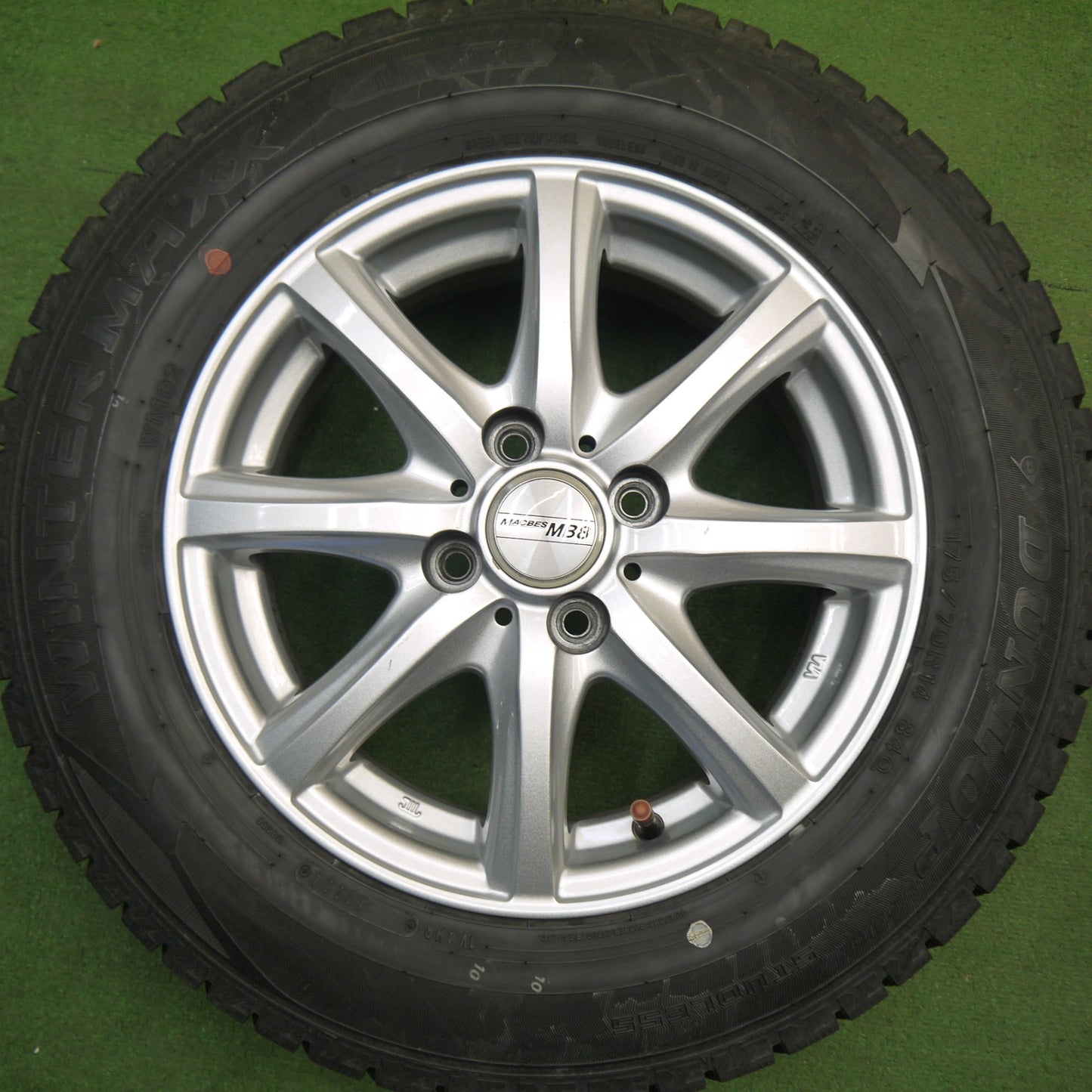 バリ溝！24年！9.5分★スタッドレス 175/70R14 ダンロップ ウインターマックス WM02 MACBES MB8 マクベス 14インチ PCD100/4H★6030304Hス
