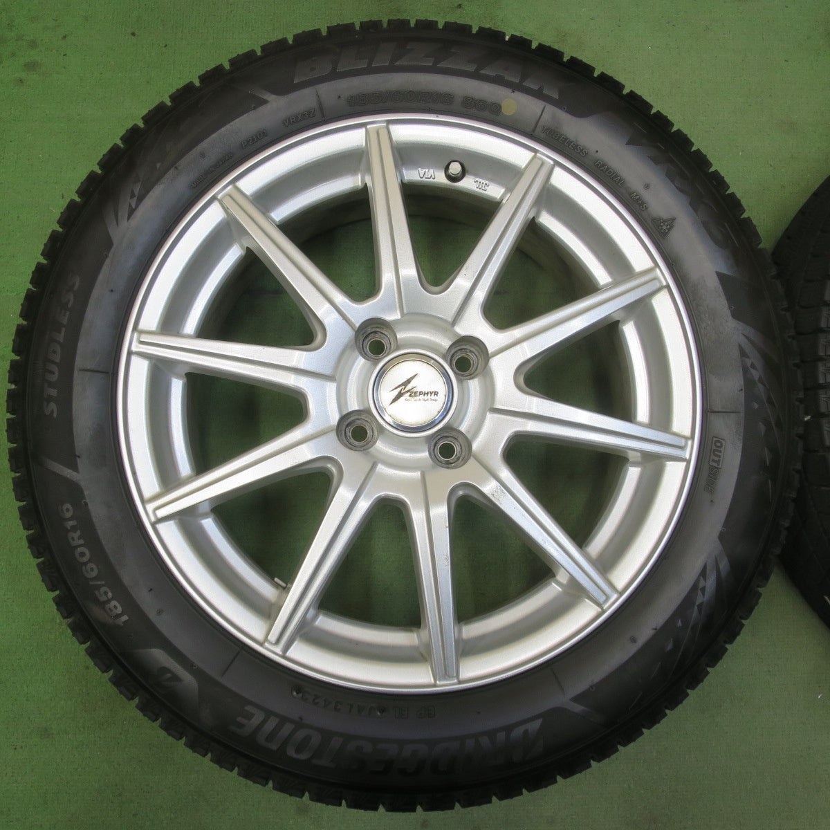 バリ溝！23年！9分★スタッドレス 185/60R16 ブリヂストン ブリザック VRX3 ZEPHYR ゼファー 16インチ PCD100/4H★6041708イス