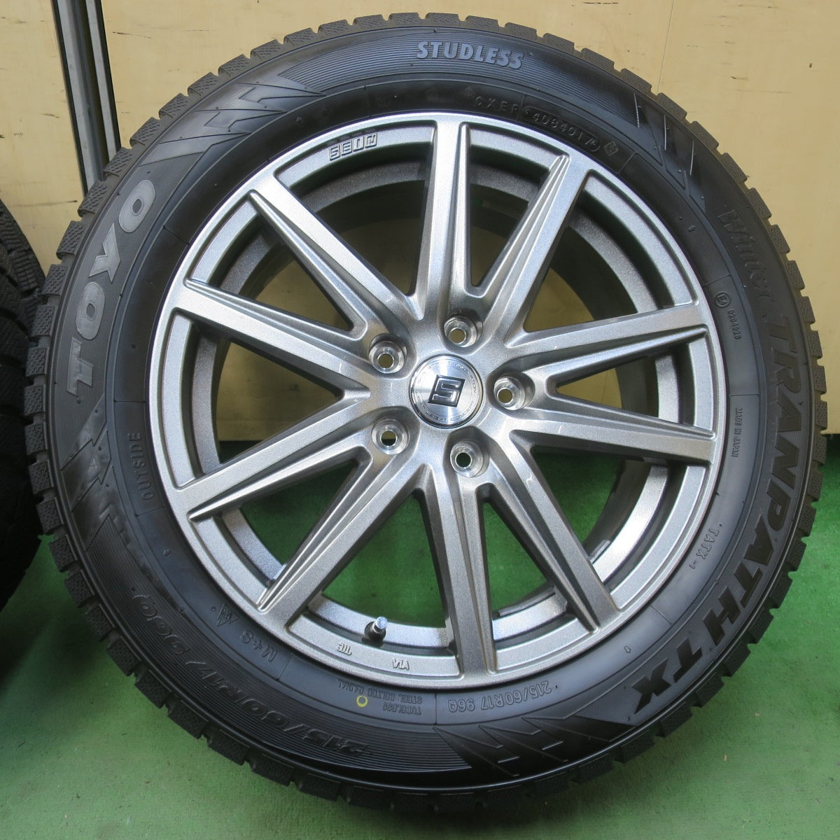 バリ溝！キレイ！ほぼ10分★スタッドレス 215/60R17 トーヨー ウインター トランパス TX SEIN SS ザイン 17インチ PCD114.3/5H★6041504イス