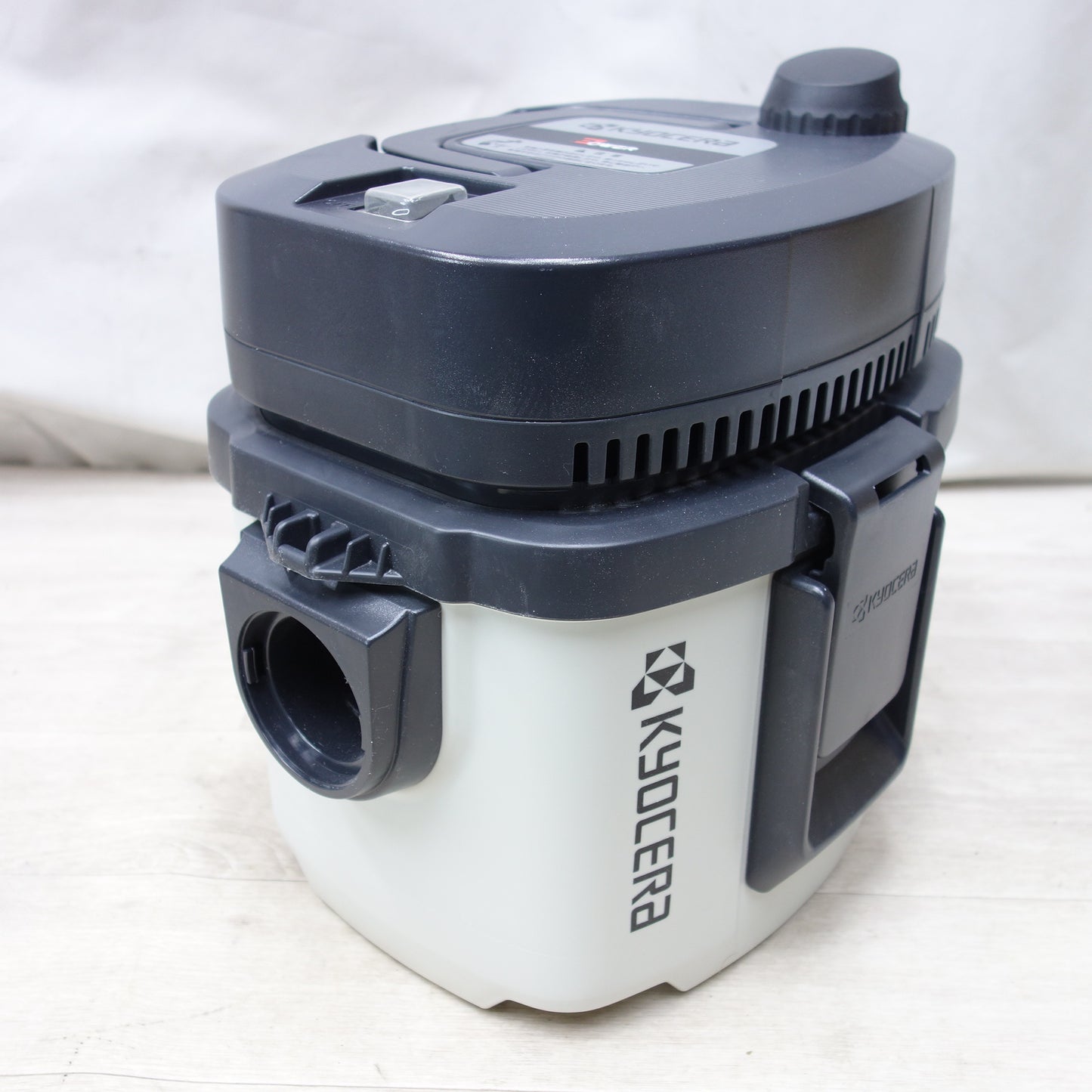 [送料無料] 美品◆リョービ 京セラ 集じん機 肩掛け タイプ 100V VC-51 集じん容量 5L 吸込仕事率 80W 乾湿両用 掃除機 箱付き KYOCERA◆
