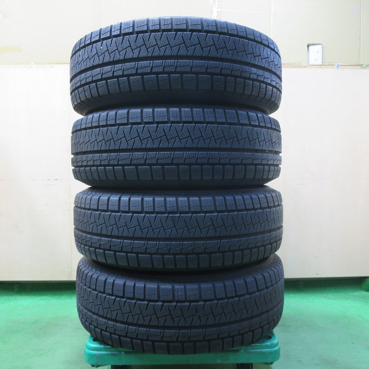 バリ溝！9.5分以上★スタッドレス 225/65R17 ピレリ アイスアシンメトリコ プラス SG-E 社外 アルミ 17インチ PCD114.3/5H★5031301イス