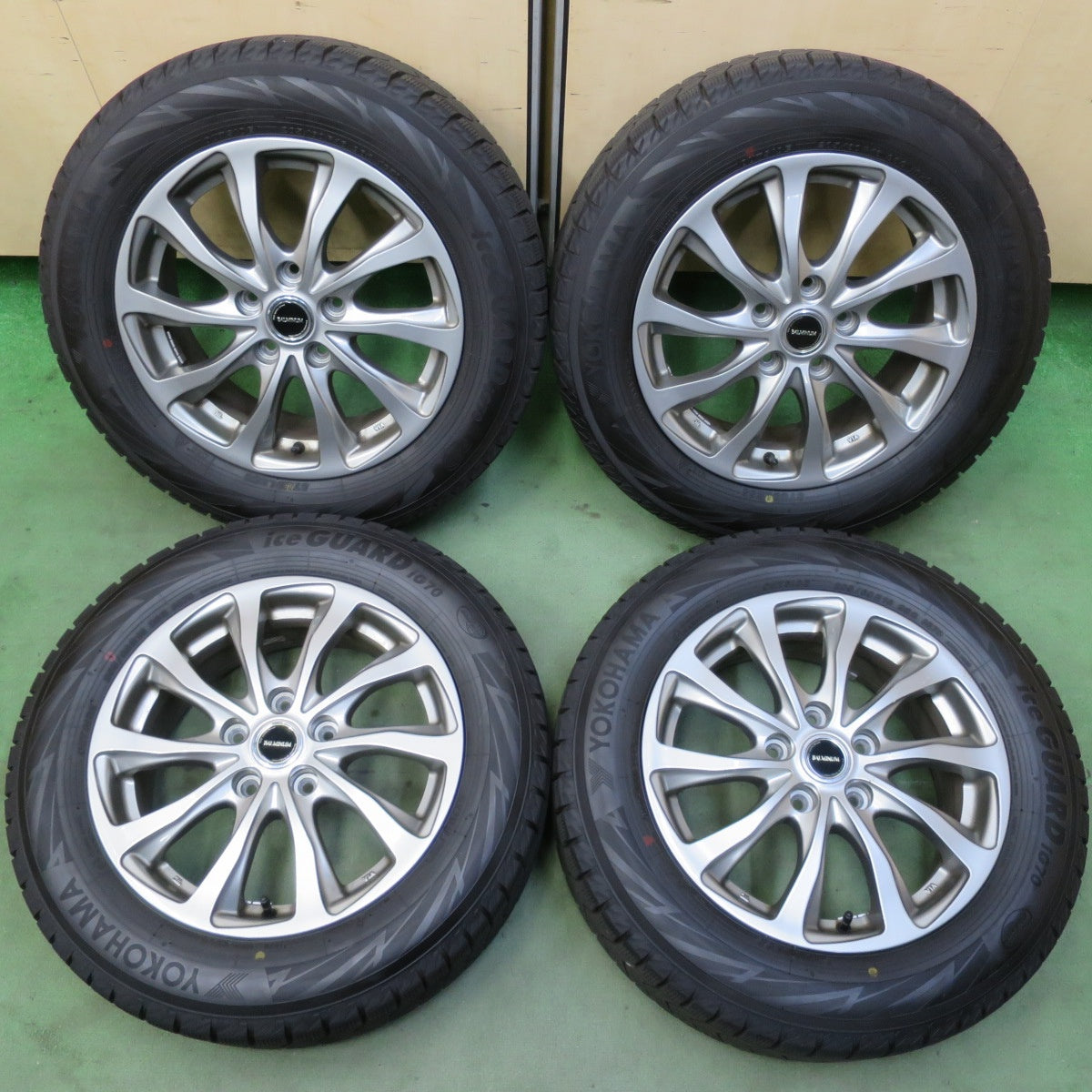 ほぼ未使用！24年◎スタッドレス 205/60R16 ヨコハマ アイスガード iG70 BALMINUM TR10 バルミナ 16インチ PCD114.3/5H◎6081603イス