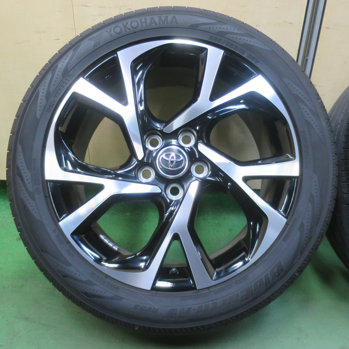 バリ溝！キレイ！9.5分★トヨタ C-HR 純正 225/50R18 ヨコハマ BluEarth-RV RV03 18インチ CHR PCD114.3/5H★6031410イノ